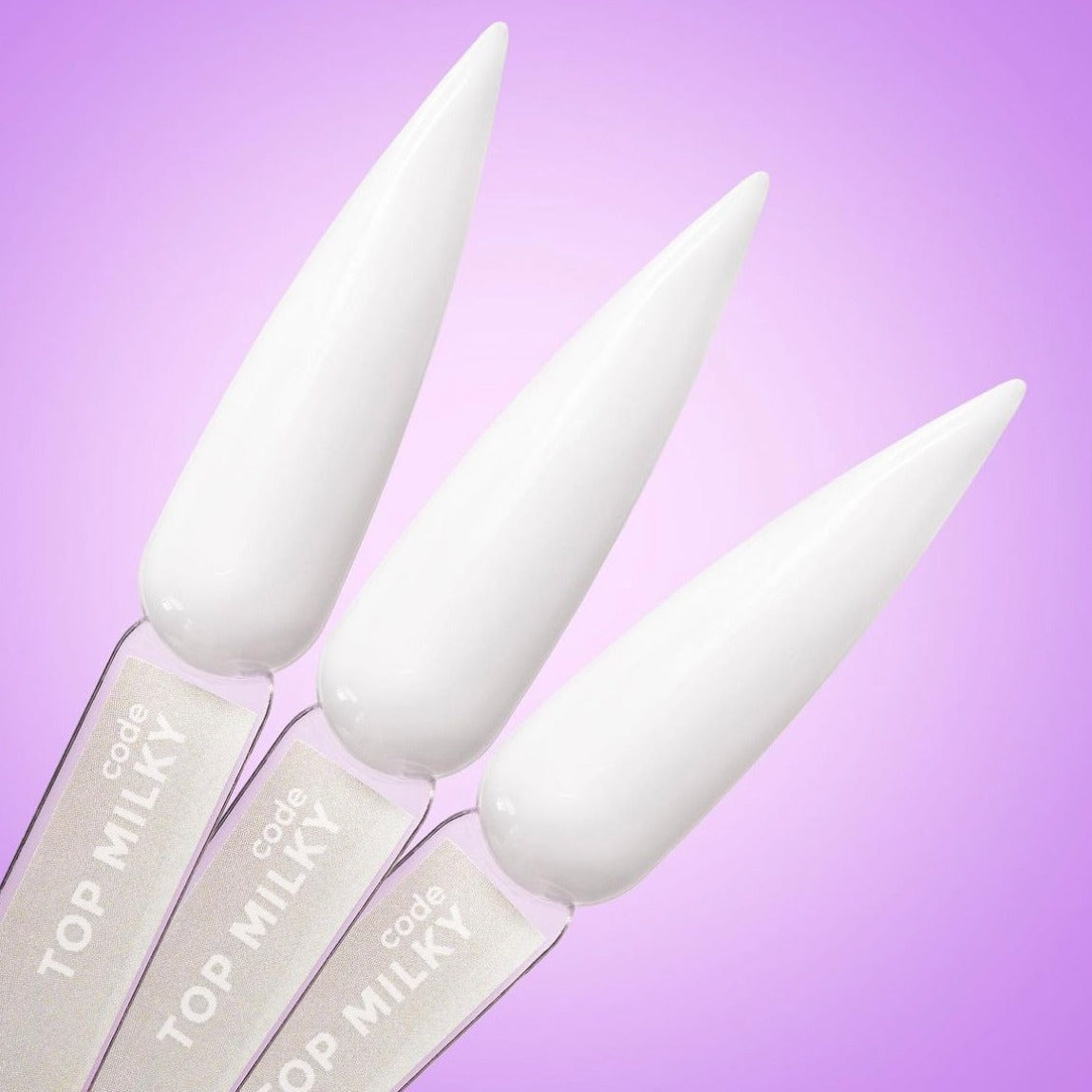 TOP MILKY NEW FORMULA DNKa 12 ml applicato sulle unghie - Lady&Oscar