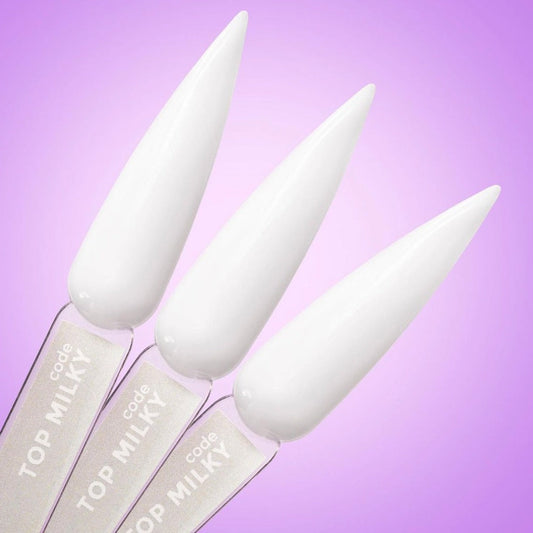 TOP MILKY NEW FORMULA DNKa 12 ml applicato sulle unghie - Lady&Oscar